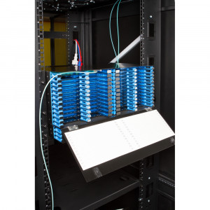 Патч-панель высокой плотности с выдвижными "лезвиями" на 24/48 компактных кассет MCC,  4U/19'', черная